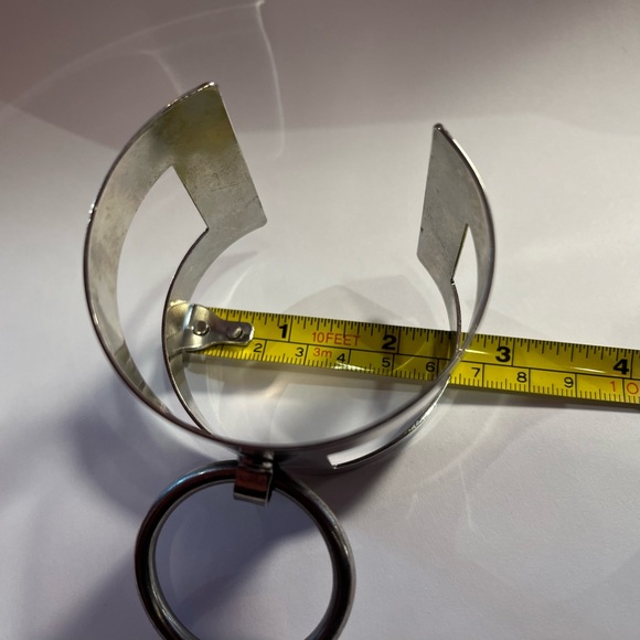 Metal O Ring Cuff Unisex - Picture 9 of 11